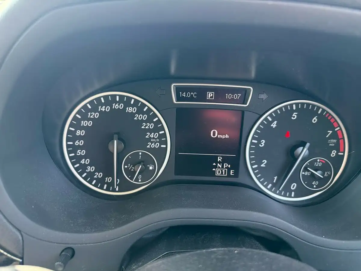 2014-mercedes-benz-b-class-big-53