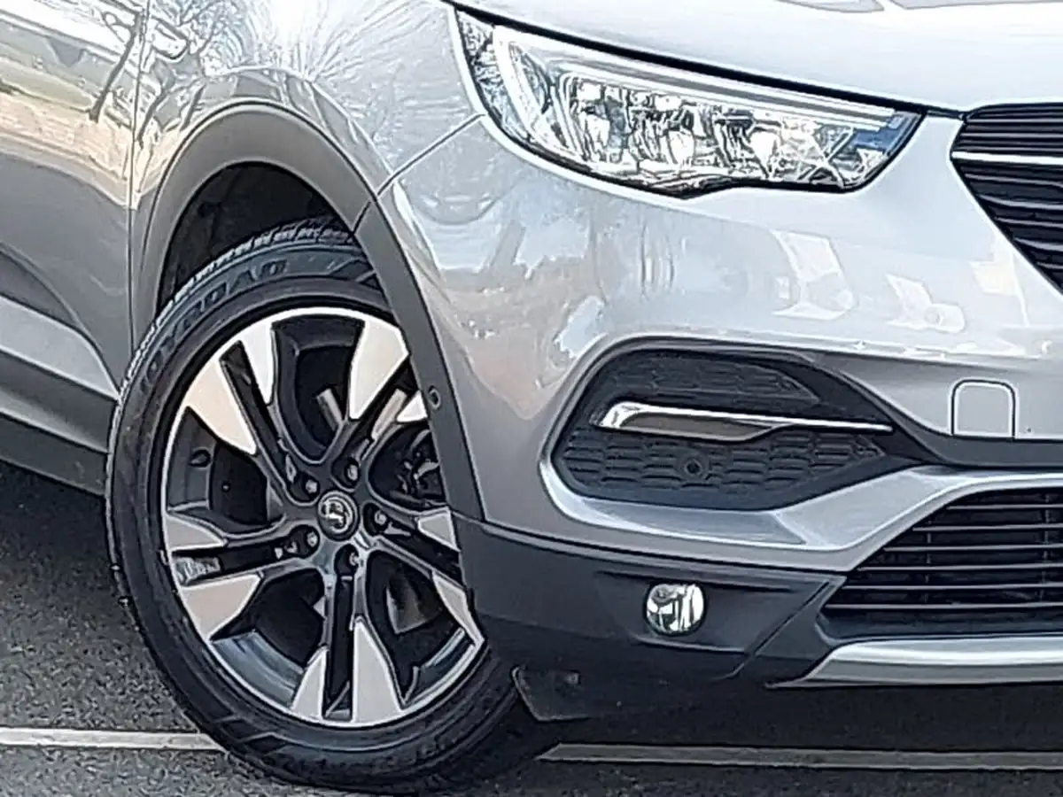 2021-vauxhall-grandland-x-12-sri-nav-big-8