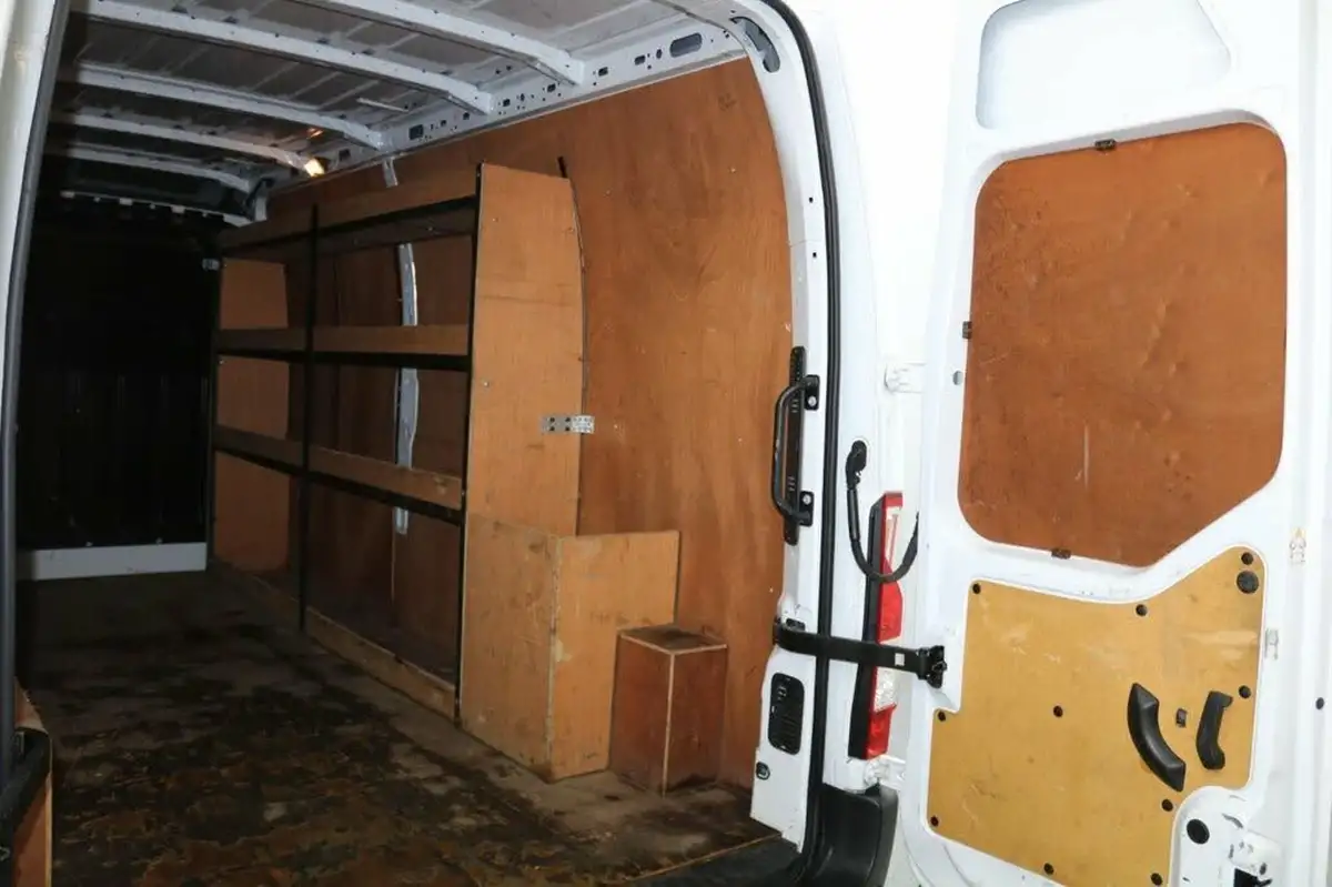 2022-renault-master-23dci-lm35-135-business-panel-big-18