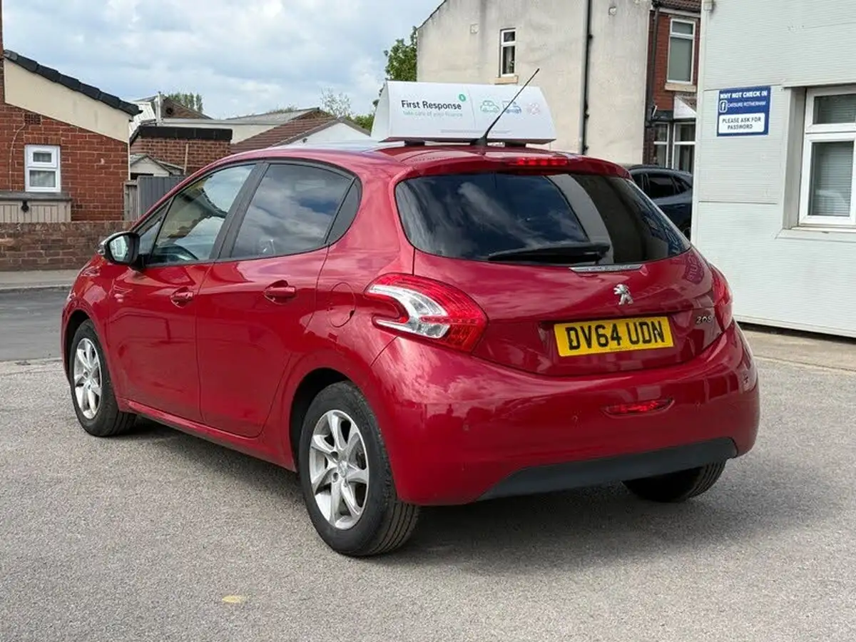 2014-peugeot-208-14td-style-14hdi-68bhp-5d-big-2