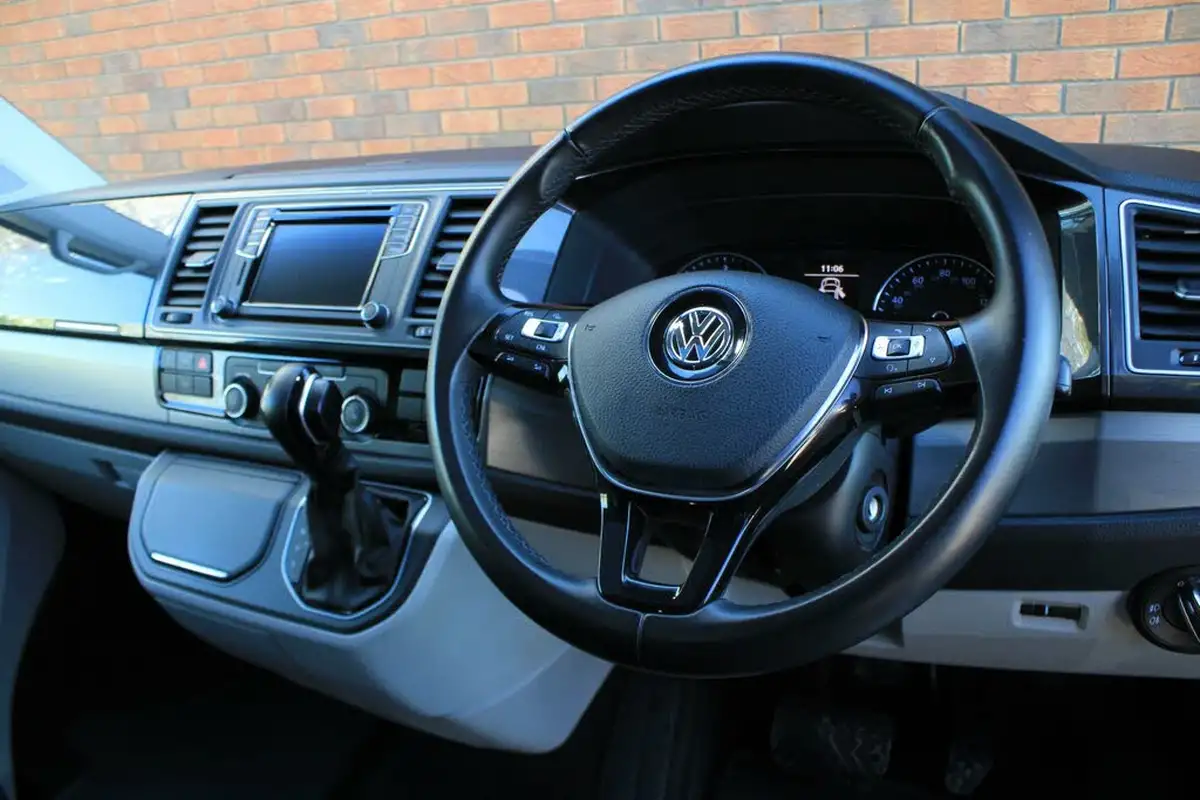 2019-volkswagen-transporter-big-8