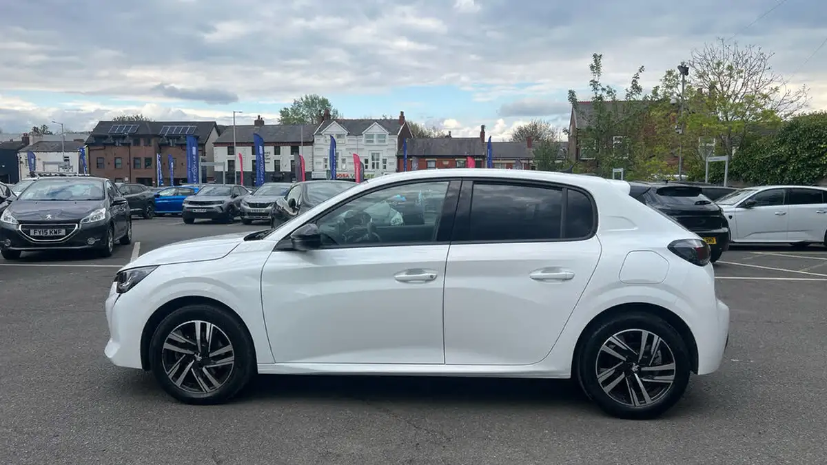2022-peugeot-208-12-puretech-allure-premium-100bhp-big-5
