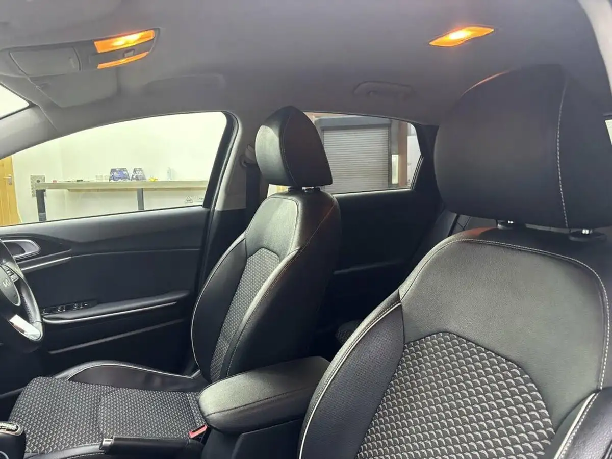 2022-kia-ceed-15-t-gdi-3-hatchback-big-15