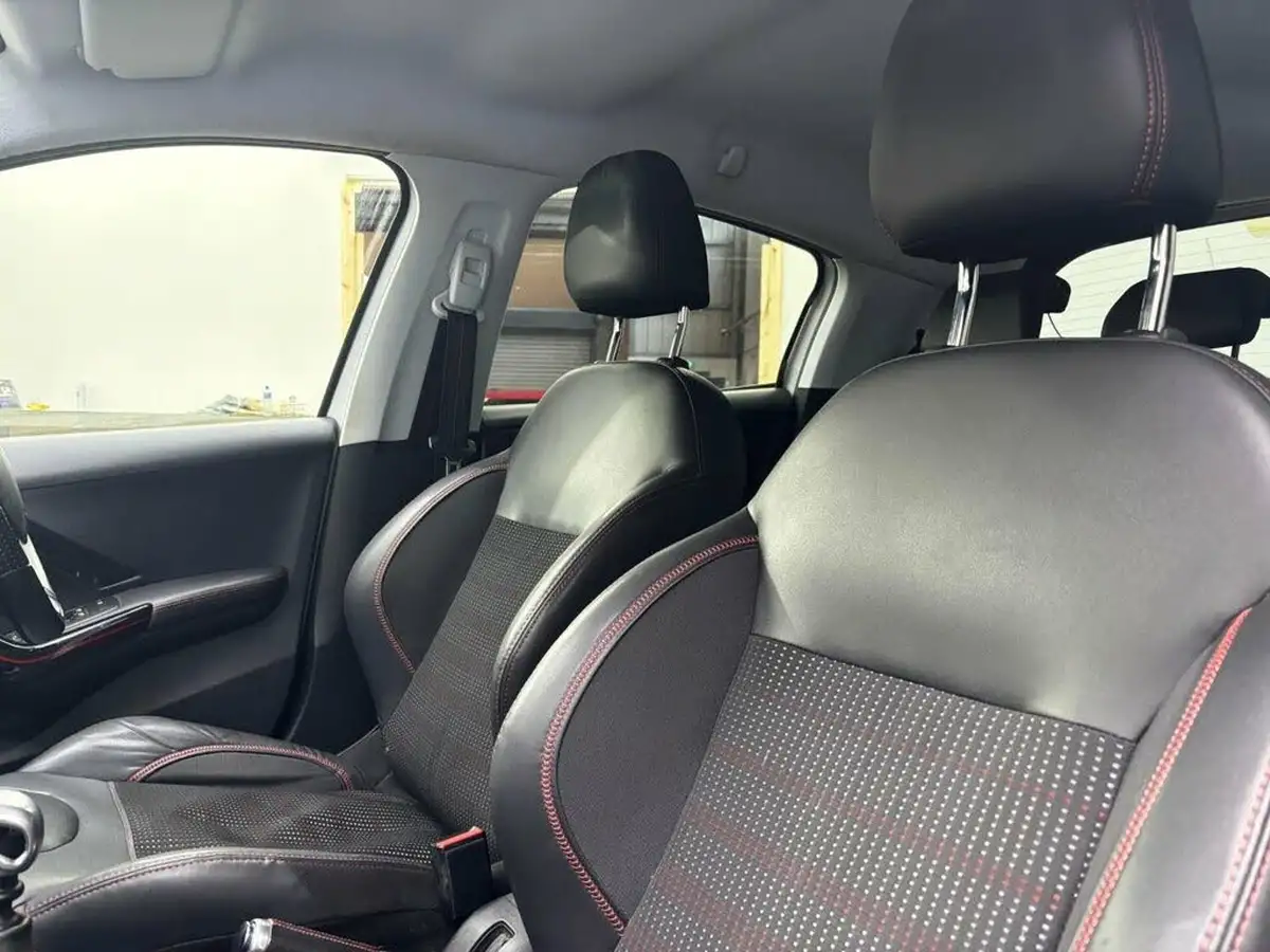 2015-peugeot-208-16bluehdi-gt-line-120bhp-ss-5d-big-15