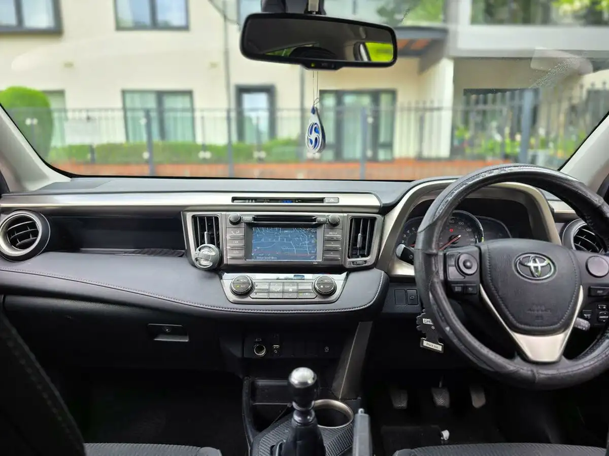2014-toyota-rav4-20td-icon-20d-2wd-nav-big-4