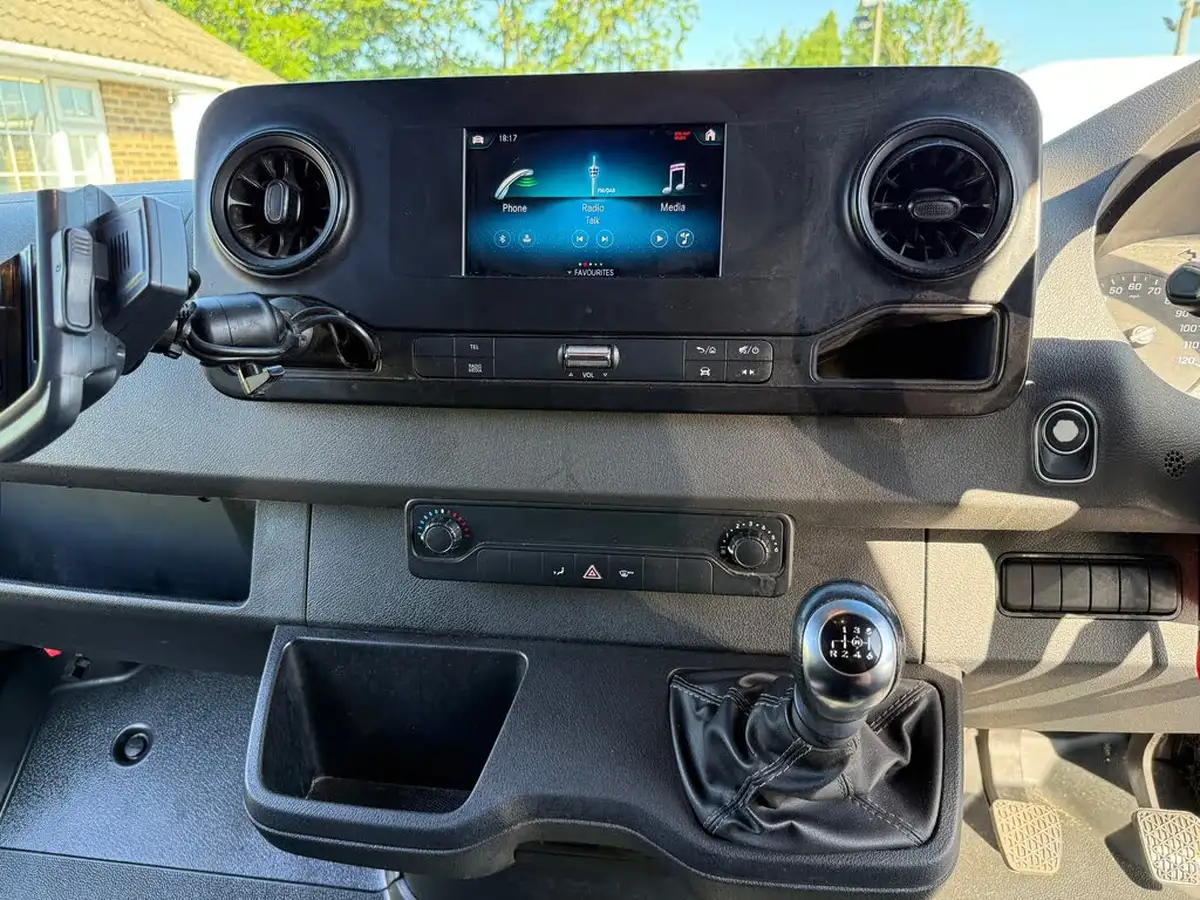2018-mercedes-benz-sprinter-21cdi-311-l2h1-panel-van-rwd-eco-gear-360-big-24