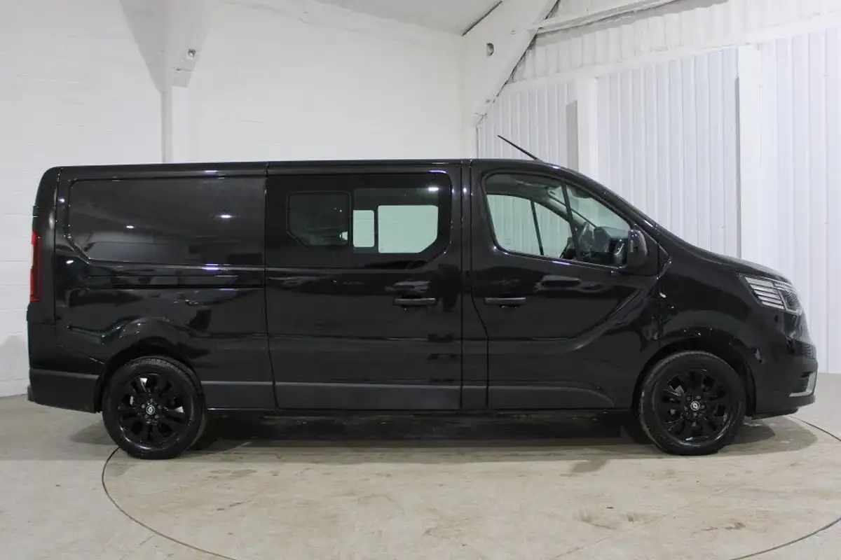 2023-renault-trafic-20dci-ll30-150-extra-eu6d-crew-big-1