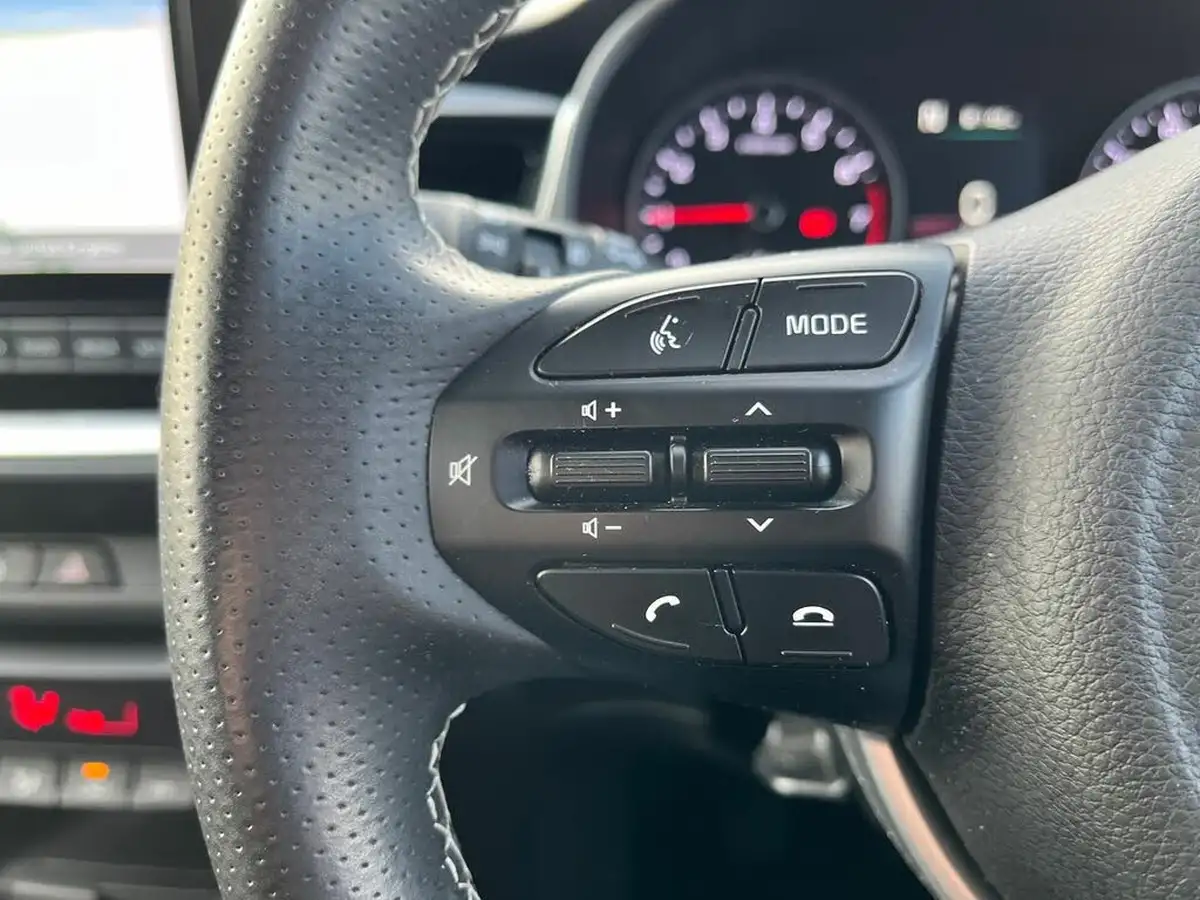 2022-kia-stonic-10-t-gdi-connect-big-23