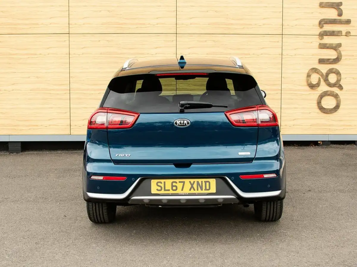 2017-kia-niro-16-gdi-first-edition-big-5