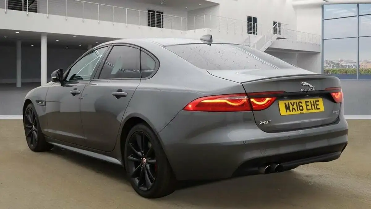 2016-jaguar-xf-20td-r-sport-180ps-auto-big-8