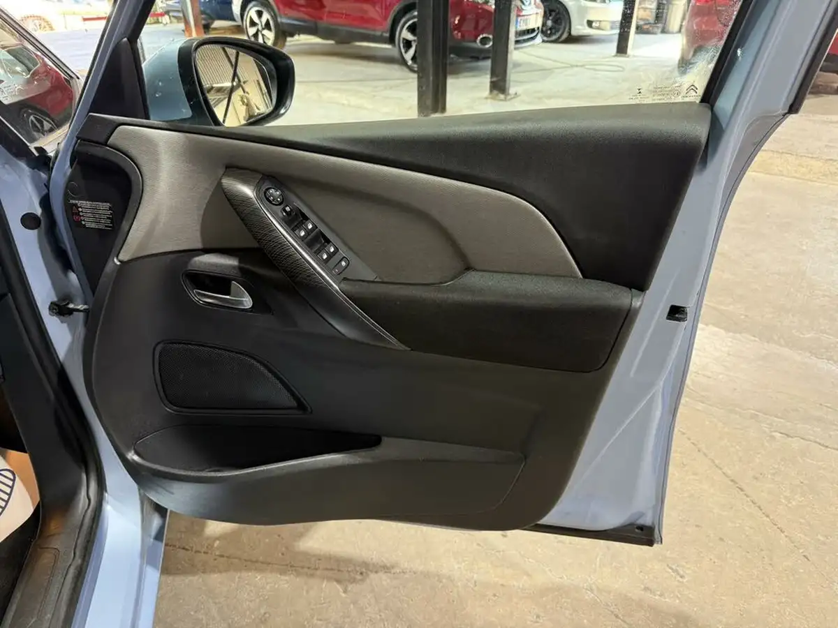 2015-citroen-grand-c4-picasso-16bluehdi-vtr-120ps-eat6-big-22
