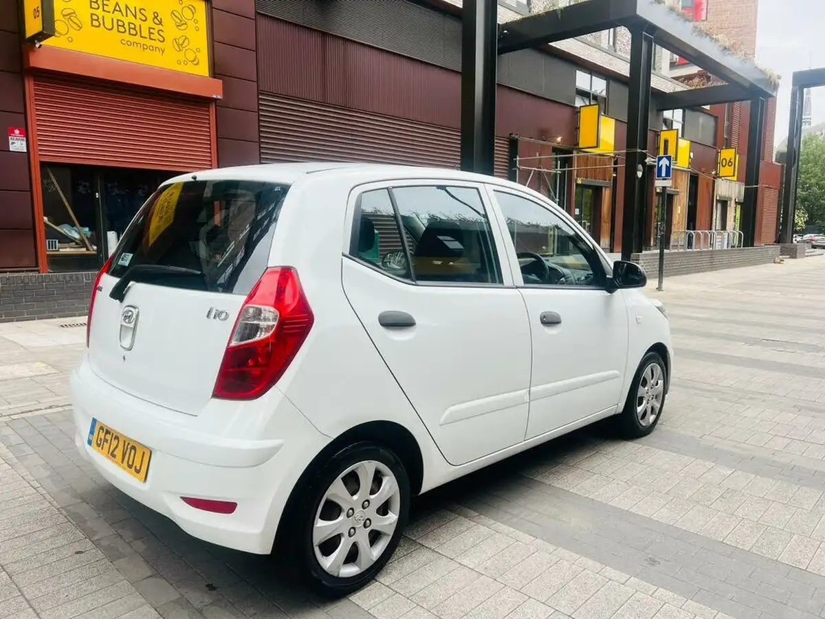 2012-hyundai-i10-12-classic-85bhp-big-6