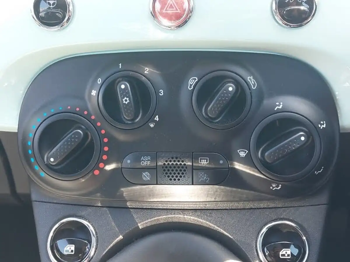 2021-fiat-500-10-lounge-big-11