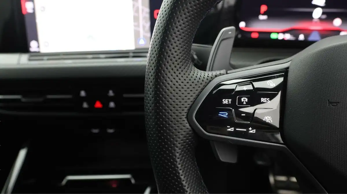 2023-volkswagen-golf-20-tsi-r-320ps-hatchback-big-20