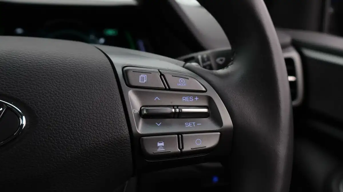 2022-hyundai-ioniq-e-premium-electric-big-25