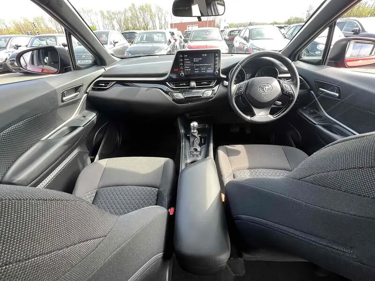 2020-toyota-c-hr-18-vvt-i-icon-parking-pack-big-32