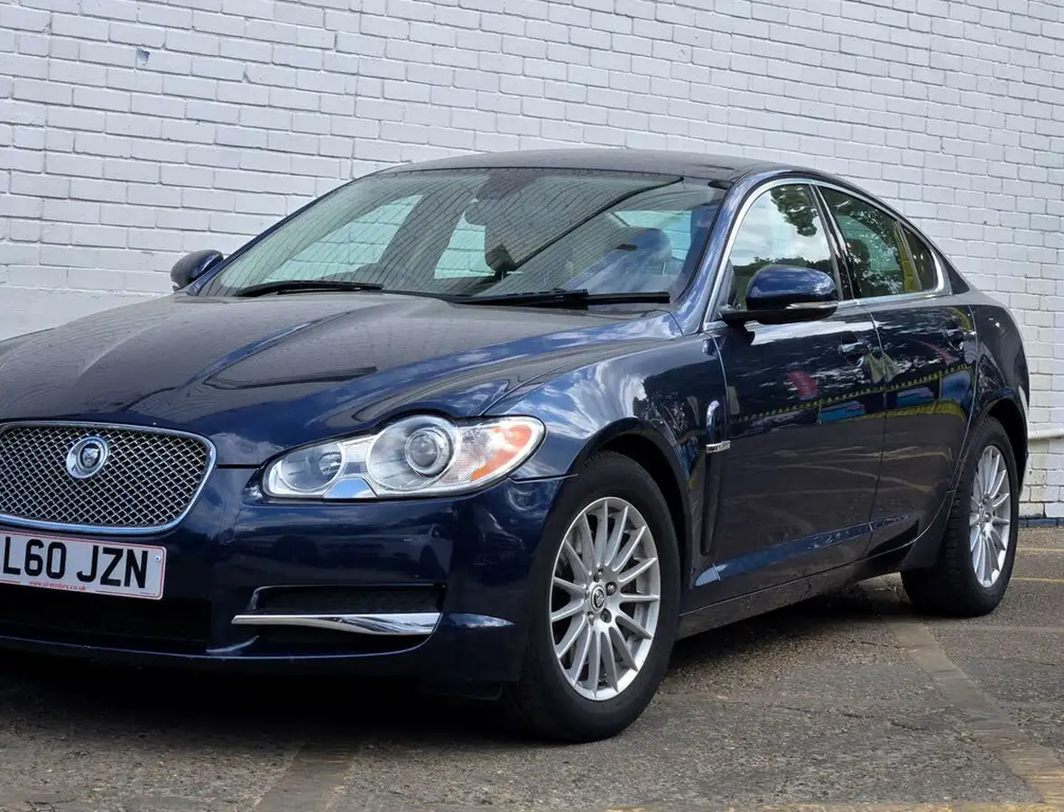 2010-jaguar-xf-30-luxury-big-20