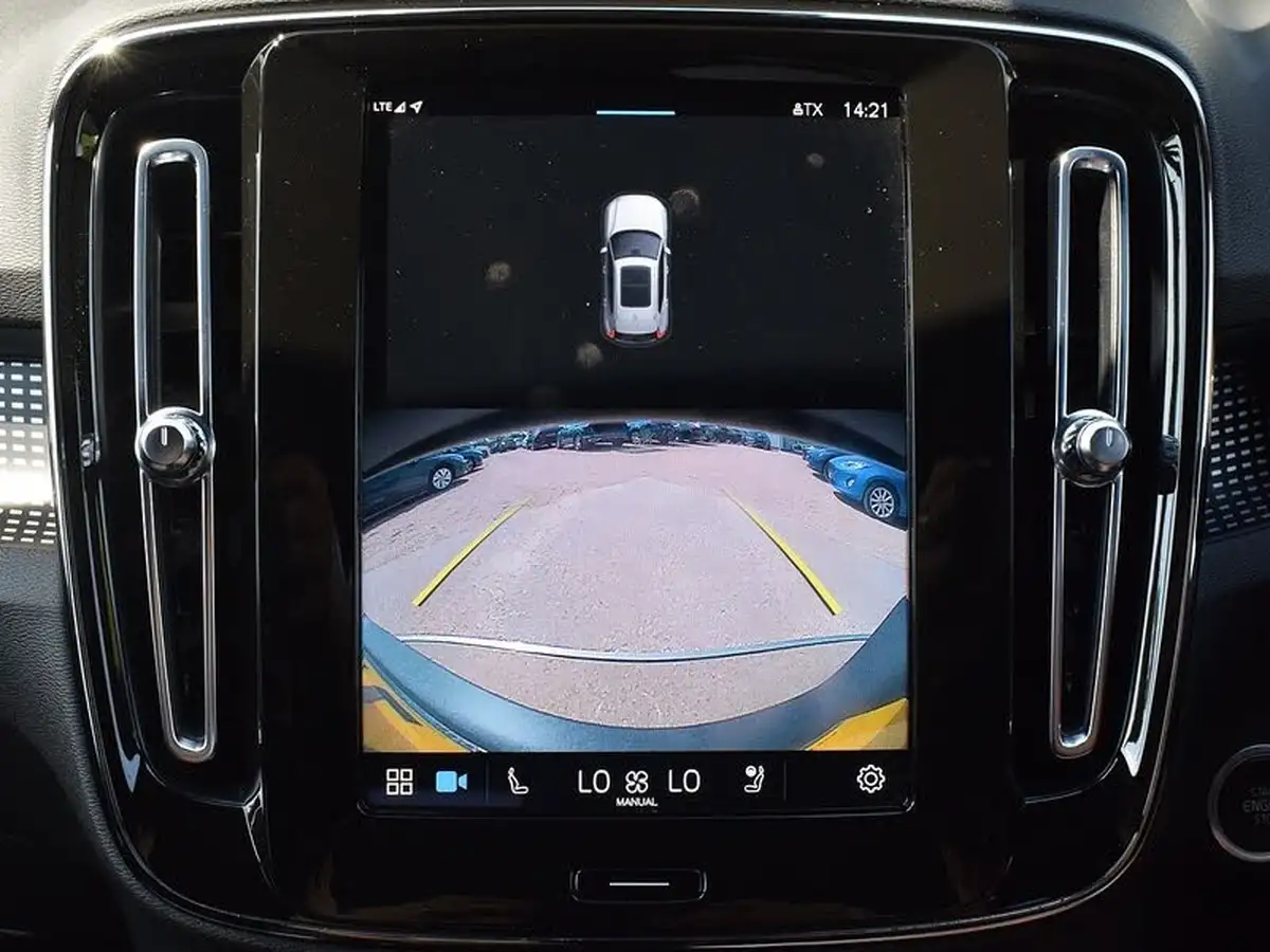 2022-volvo-xc40-20-b4-plus-awd-big-21