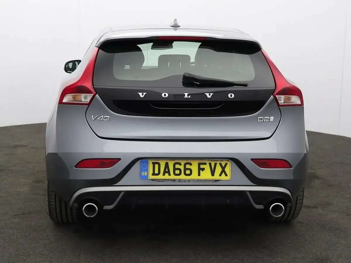 2016-volvo-v40-20td-d2-r-design-big-8