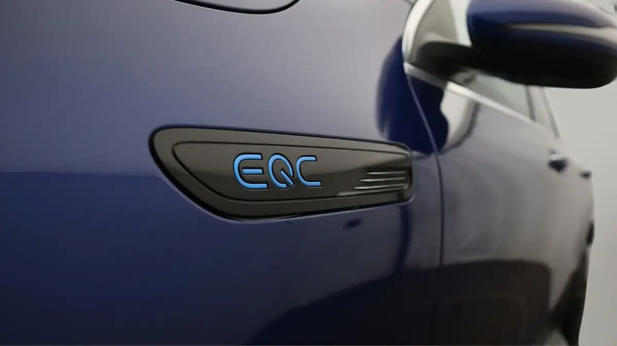 2021-mercedes-benz-eqc-e-eqc-400-amg-line-big-22