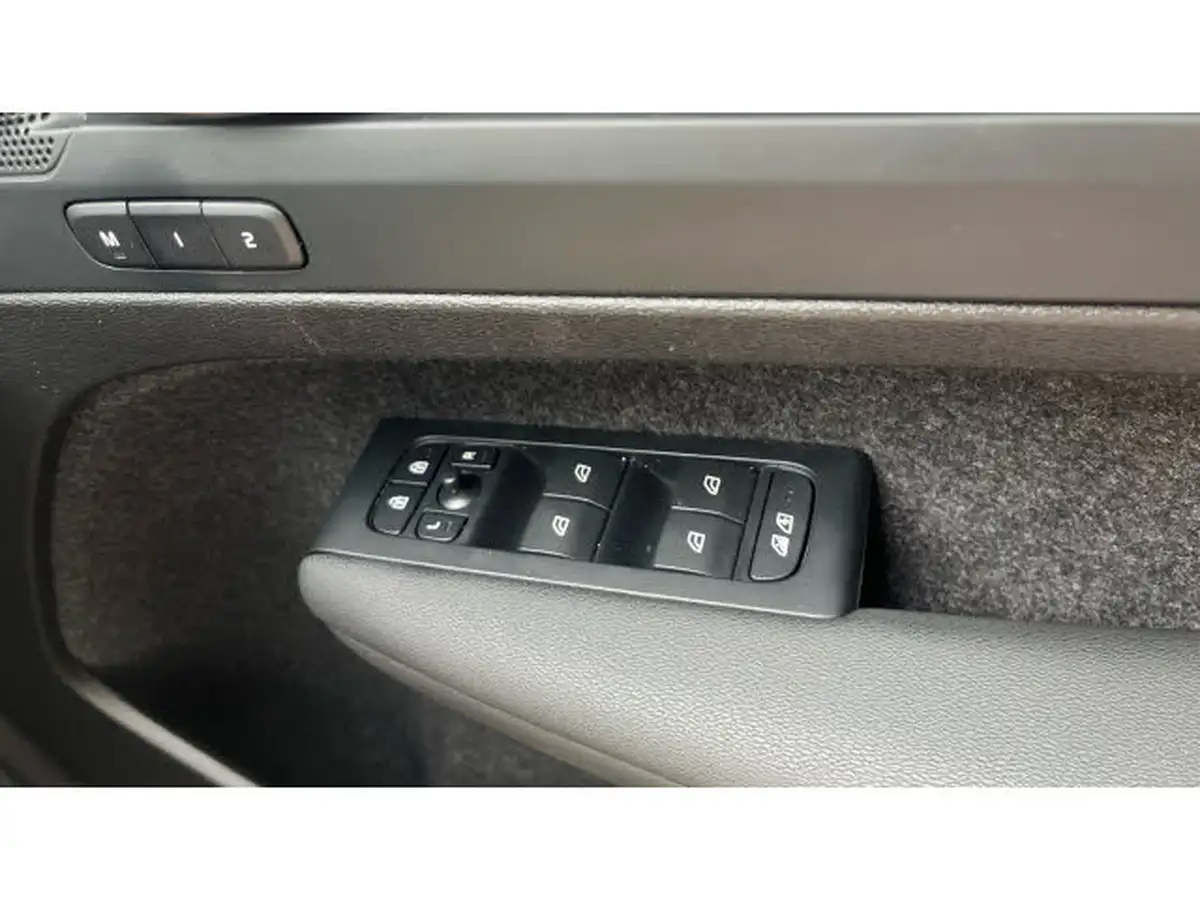 2024-volvo-xc40-20-b3-plus-big-26