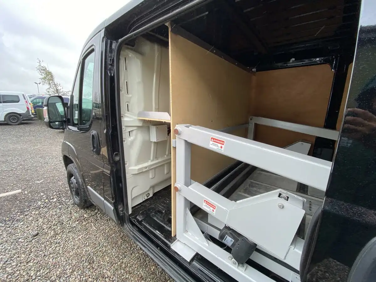 2017-citroen-relay-20bluehdi-35-l2h1-enterprise-big-9