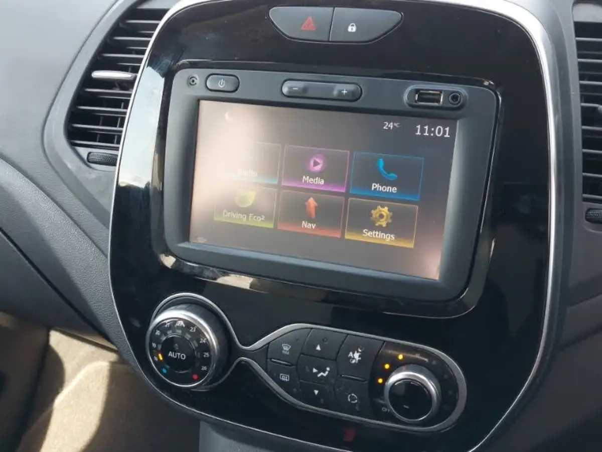 2018-renault-captur-09-tce-iconic-big-6