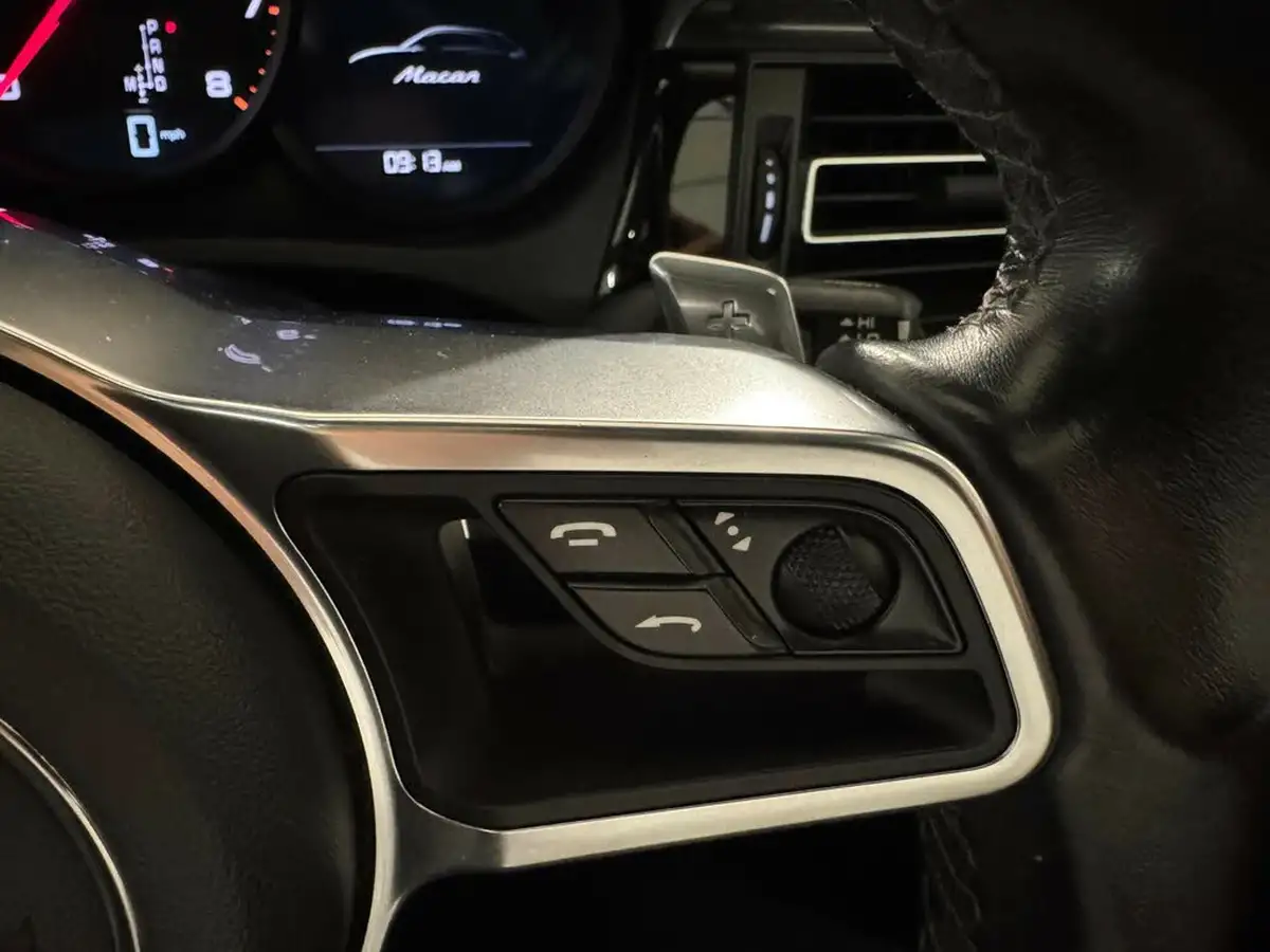 2018-porsche-macan-big-25