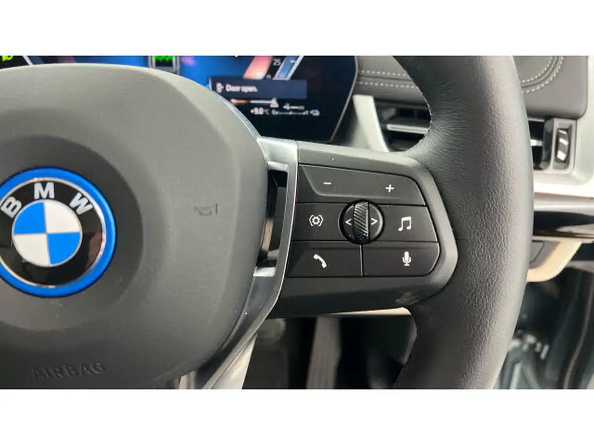 2024-bmw-x1-15-xdrive25e-xline-big-17