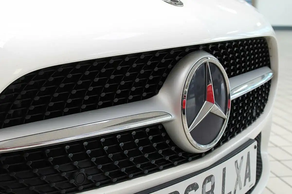 2018-mercedes-benz-a-class-15d-a180d-se-116ps-ss-7g-dct-big-48