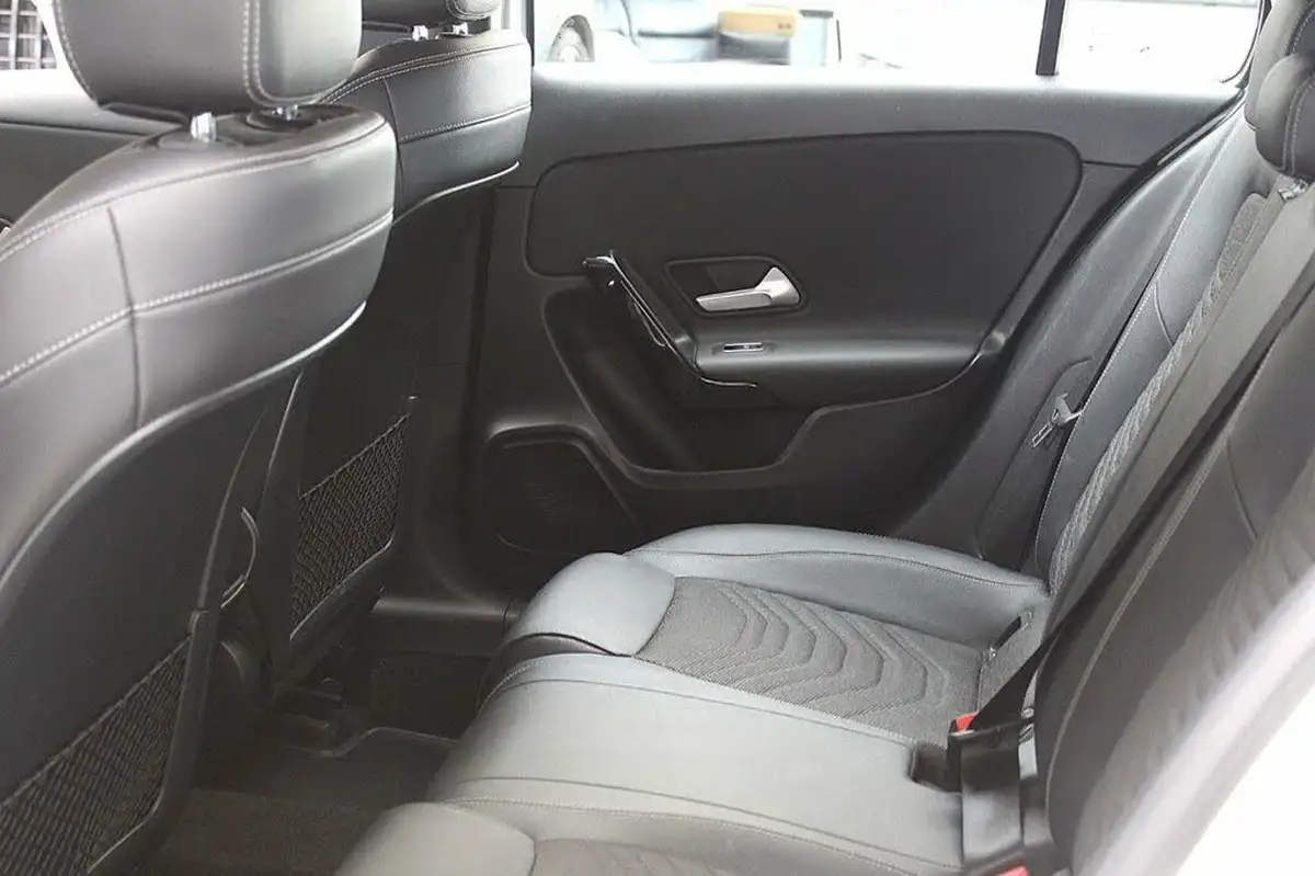 2018-mercedes-benz-a-class-15d-a180d-se-116ps-ss-7g-dct-big-24