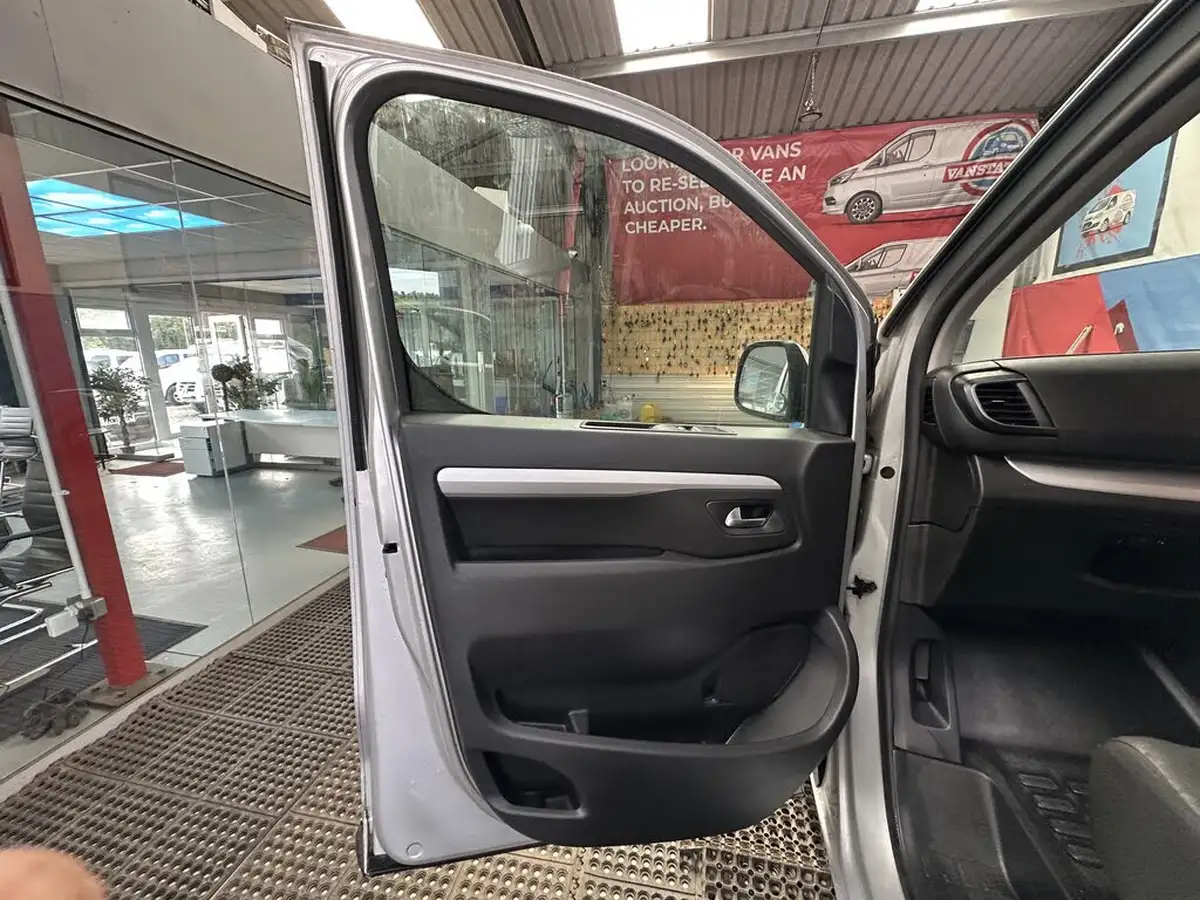 2018-citroen-spacetourer-16bluehdi-business-m-95ps-etg6-big-18