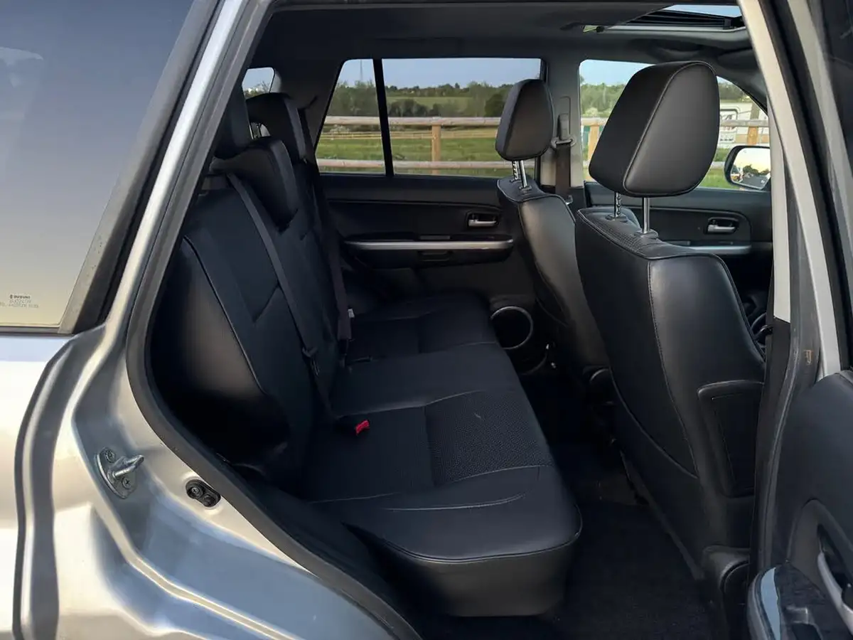 2010-suzuki-grand-vitara-big-16