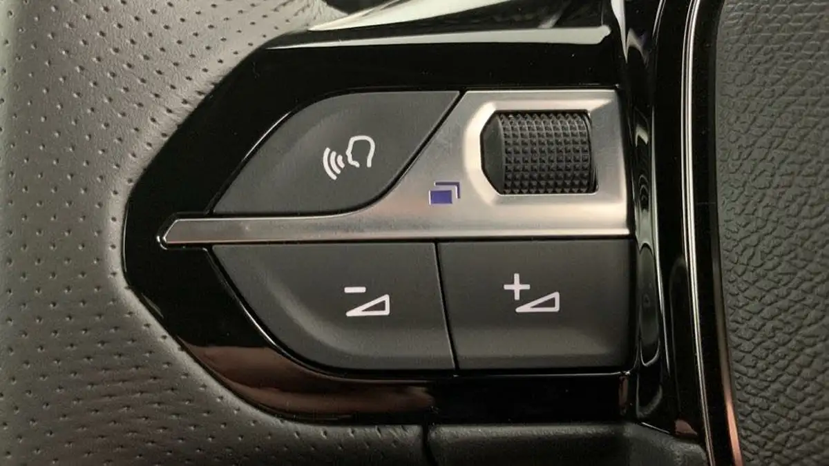 2024-peugeot-2008-suv-e-gt-136ps-50kwh-big-18
