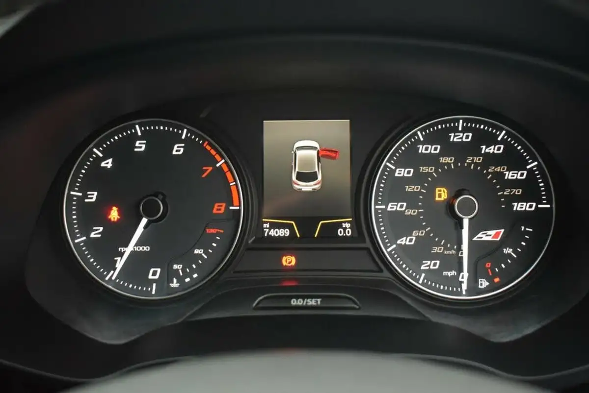 2018-seat-leon-20-tsi-cupra-300-sportcoupe-3d-big-18