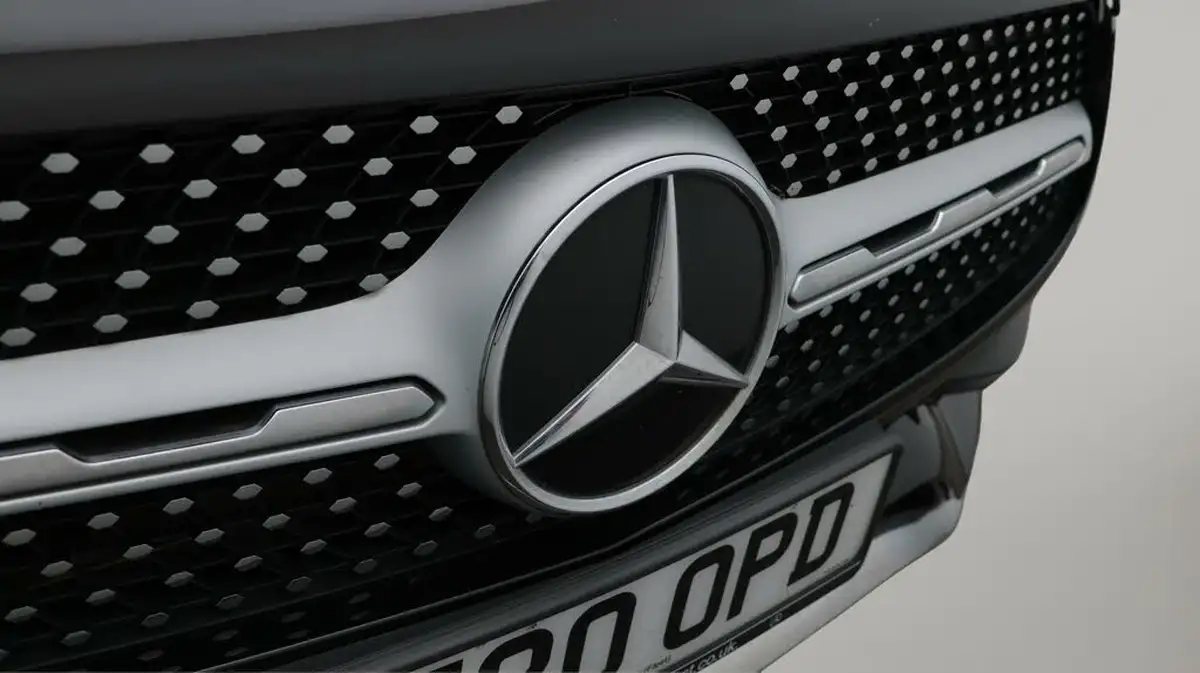 2020-mercedes-benz-glc-class-20d-glc300d-amg-line-premium-station-wagon-5d-big-23