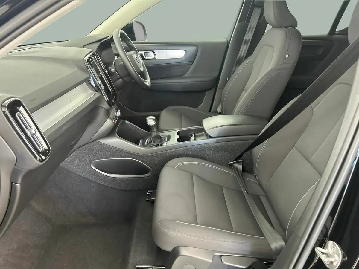 2022-volvo-xc40-15-t3-momentum-big-21