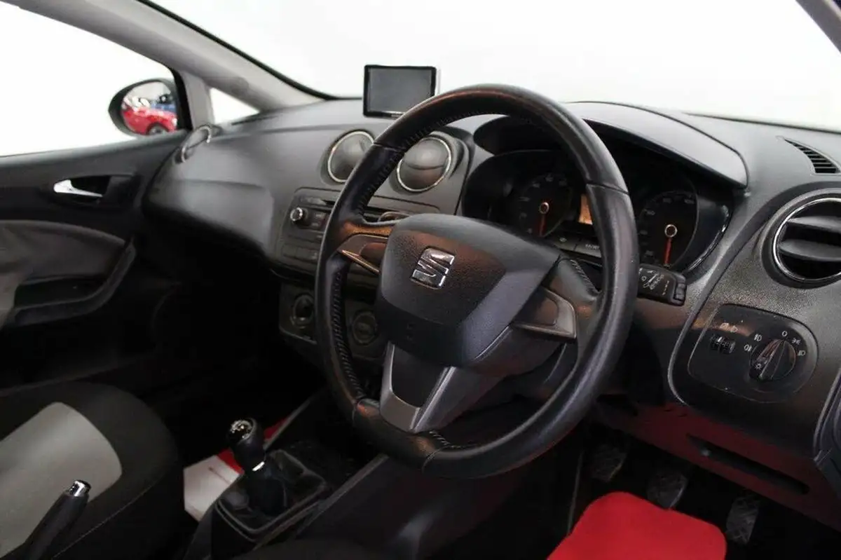 2015-seat-ibiza-14-se-sportcoupe-3d-big-36