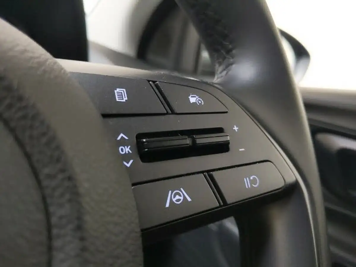 2024-hyundai-i20-10-t-gdi-advance-dct-big-14