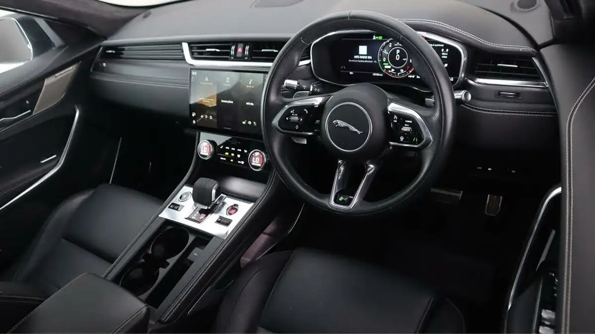 2022-jaguar-f-pace-20-p250-r-dynamic-black-big-9