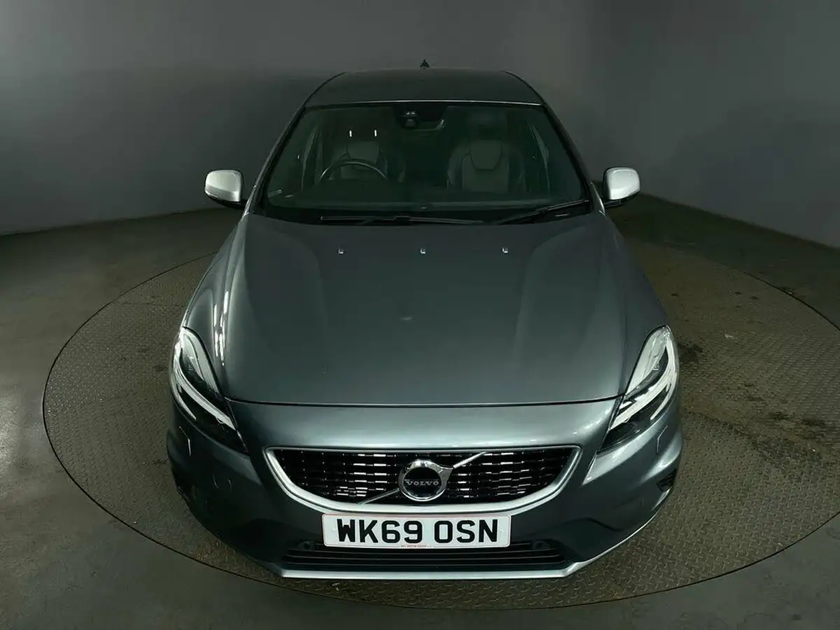 2019-volvo-v40-20td-d2-r-design-edition-big-17
