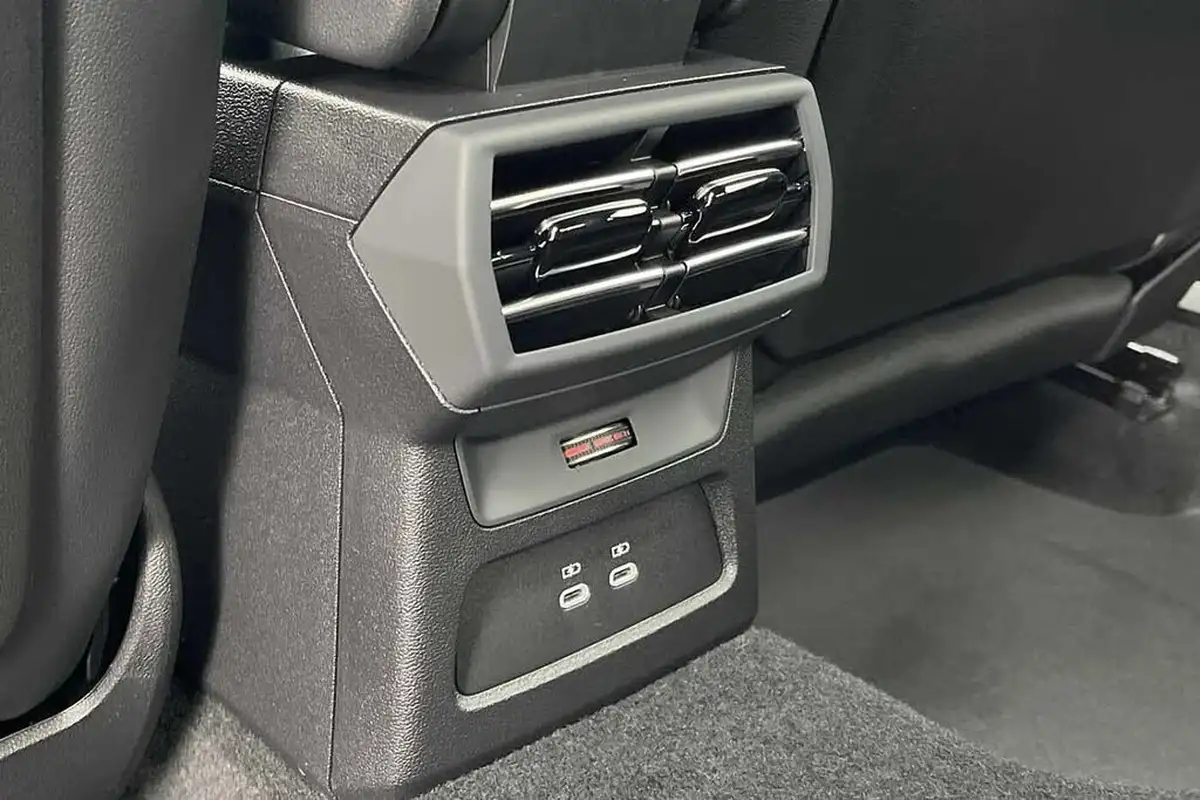 2025-audi-a3-15-30-tfsi-s-line-saloon-4d-big-41