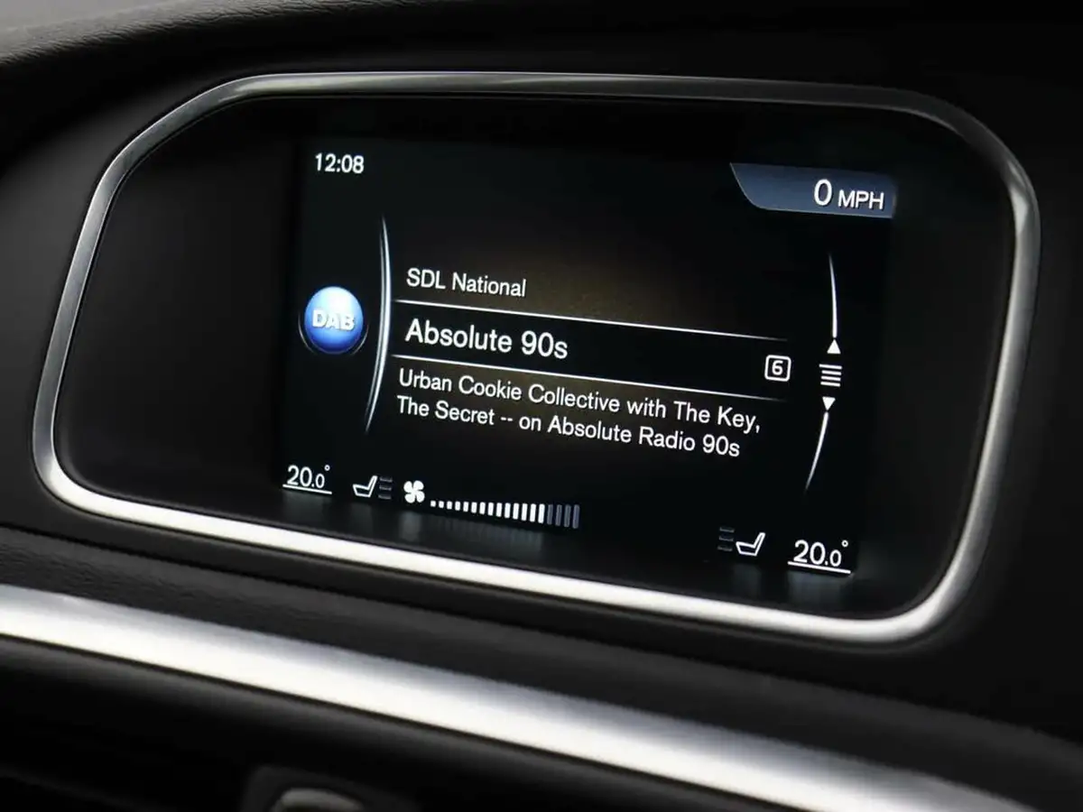 2017-volvo-v40-20td-d4-cross-country-pro-geartronic-big-18