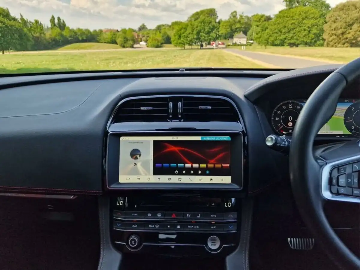 2019-jaguar-f-pace-20-i4d-chequered-flag-180ps-big-12