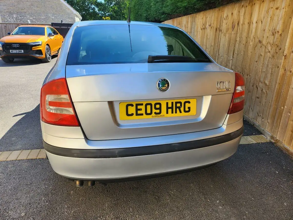 2009-skoda-octavia-19td-classic-pd-hatchback-big-4