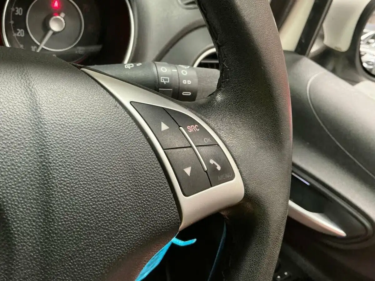 2013-fiat-punto-12-easy-no-ss-5d-big-9