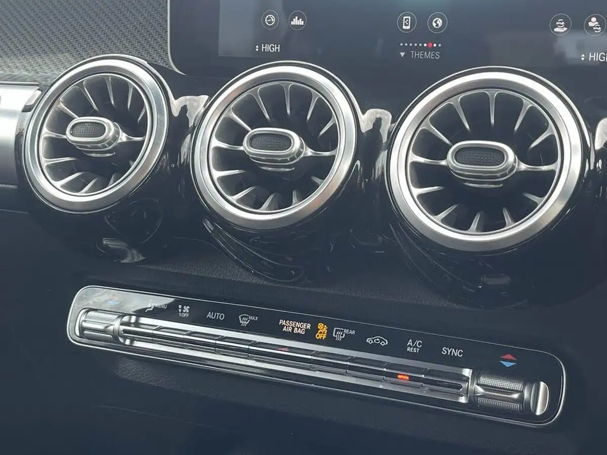 2020-mercedes-benz-glb-class-20d-glb220d-amg-line-premium-5-big-34