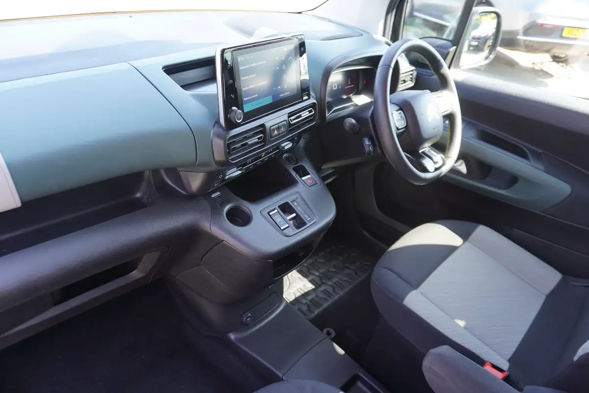 2023-citroen-berlingo-e-flair-xtr-m-size-big-24