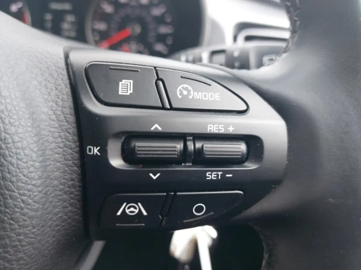 2022-kia-rio-10-t-gdi-2-big-14