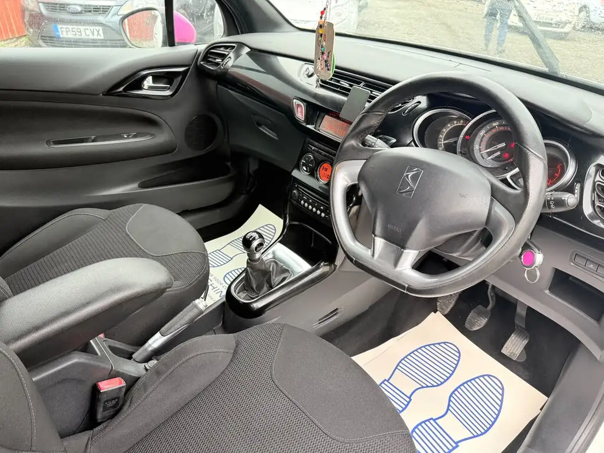 2012-citroen-ds3-16-dstyle-plus-big-15